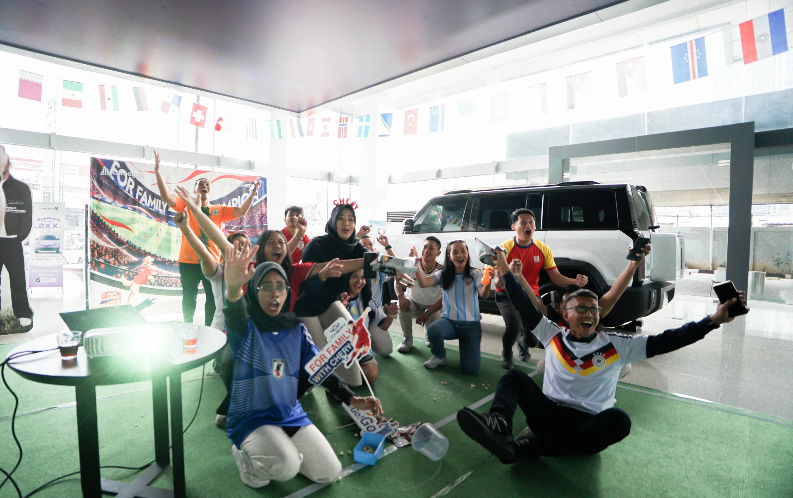Chery Rayakan Semangat Kebersamaan Keluarga Lewat Ragam Aktivitas Bertema Sepak Bola di Jaringan Diler